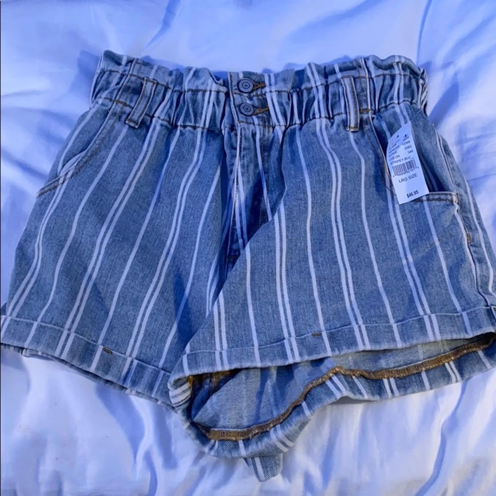 Light white wash striped jean shorts!